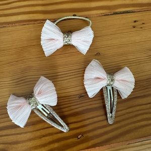 3-piece set (2-barrettes, 1-ponytail)